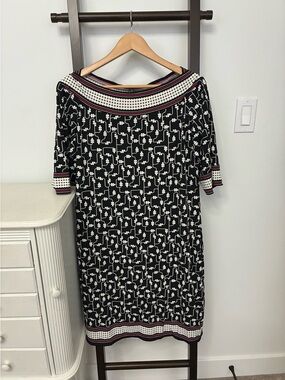 Max edition XL Black and White Patterned Boatneck Shift Dress. Gorgeous feminine